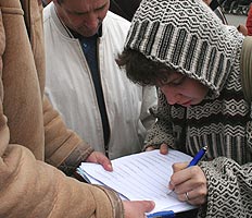 Студенты Барнаула собирают подписи против «порнографии в СМИ»